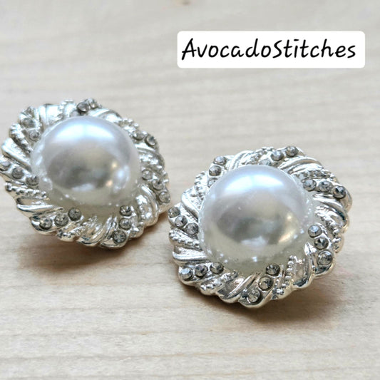 PRINCESS PEARL / 22.5mm / Set of 2 buttons / Metal Shank Buttons / Sewing Buttons