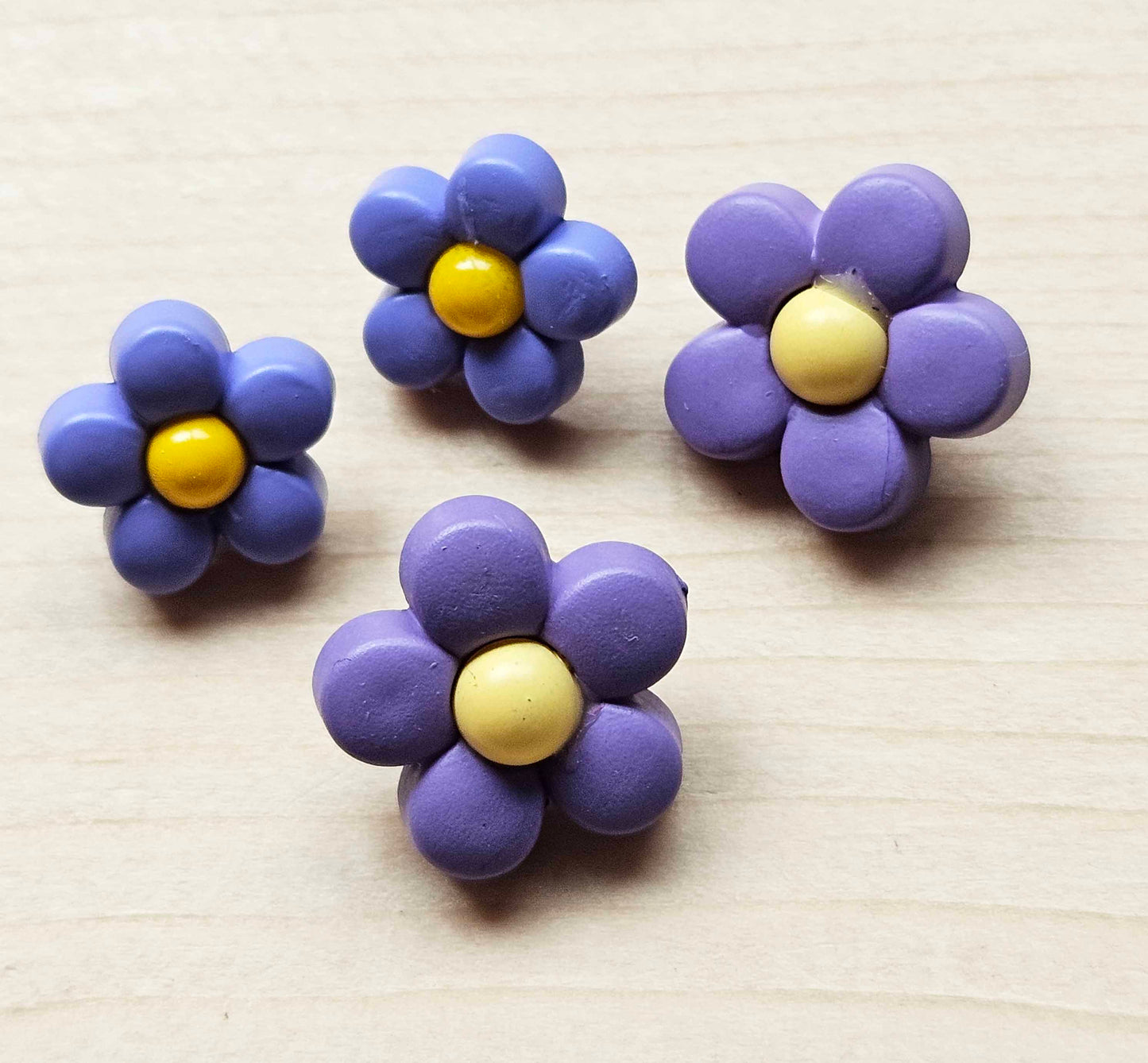 DAISY / 15*15mm - 18*18mm / 4 buttons / Resin Shank Buttons / Sewing Buttons