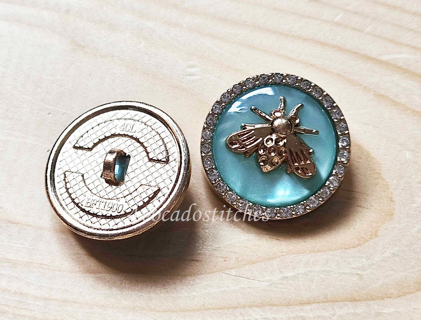 QUEEN BEE / 18-25mm / Set of 4 buttons / Metal Shank Buttons / Sewing Buttons