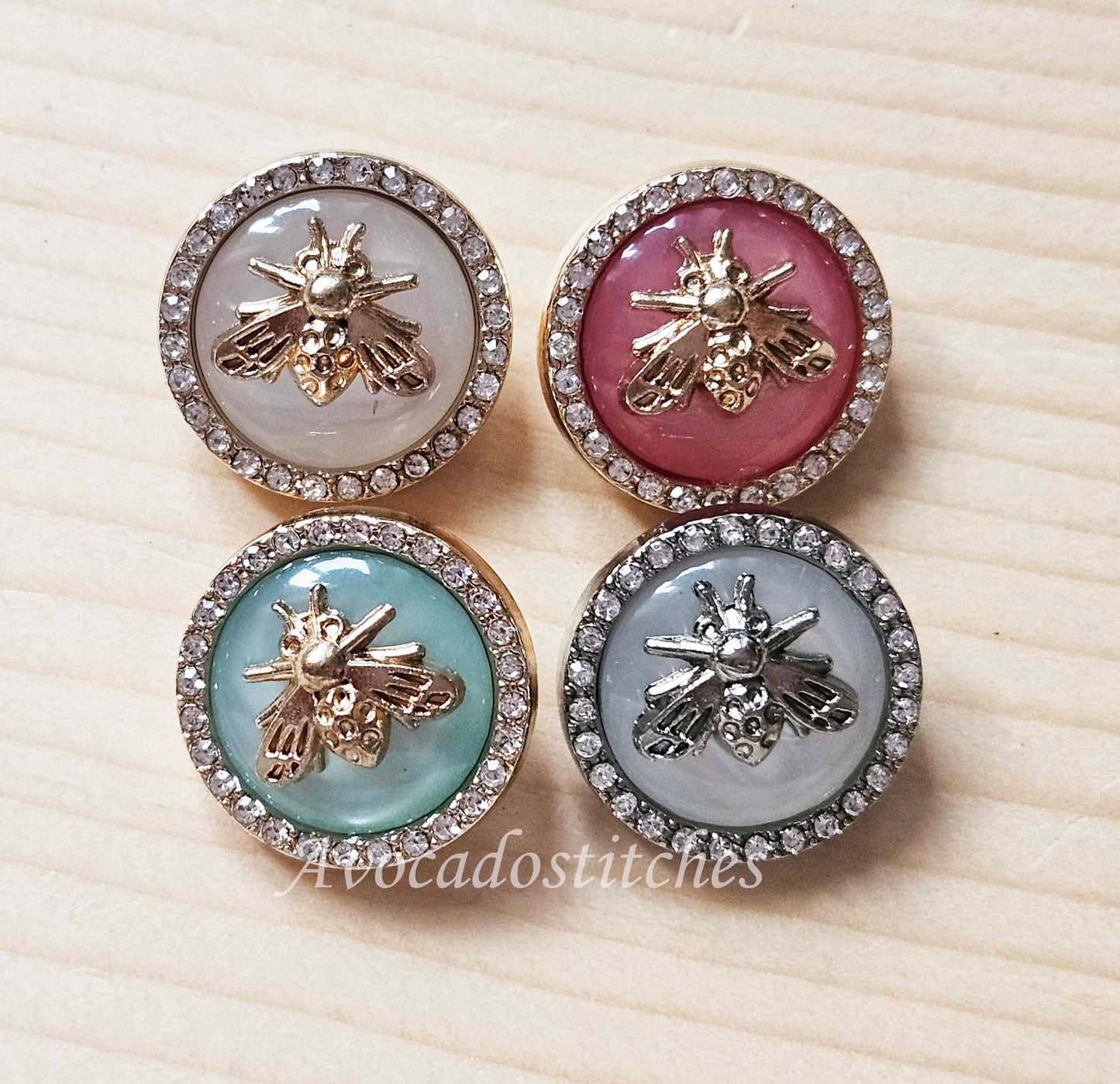 QUEEN BEE / 18-25mm / Set of 4 buttons / Metal Shank Buttons / Sewing Buttons