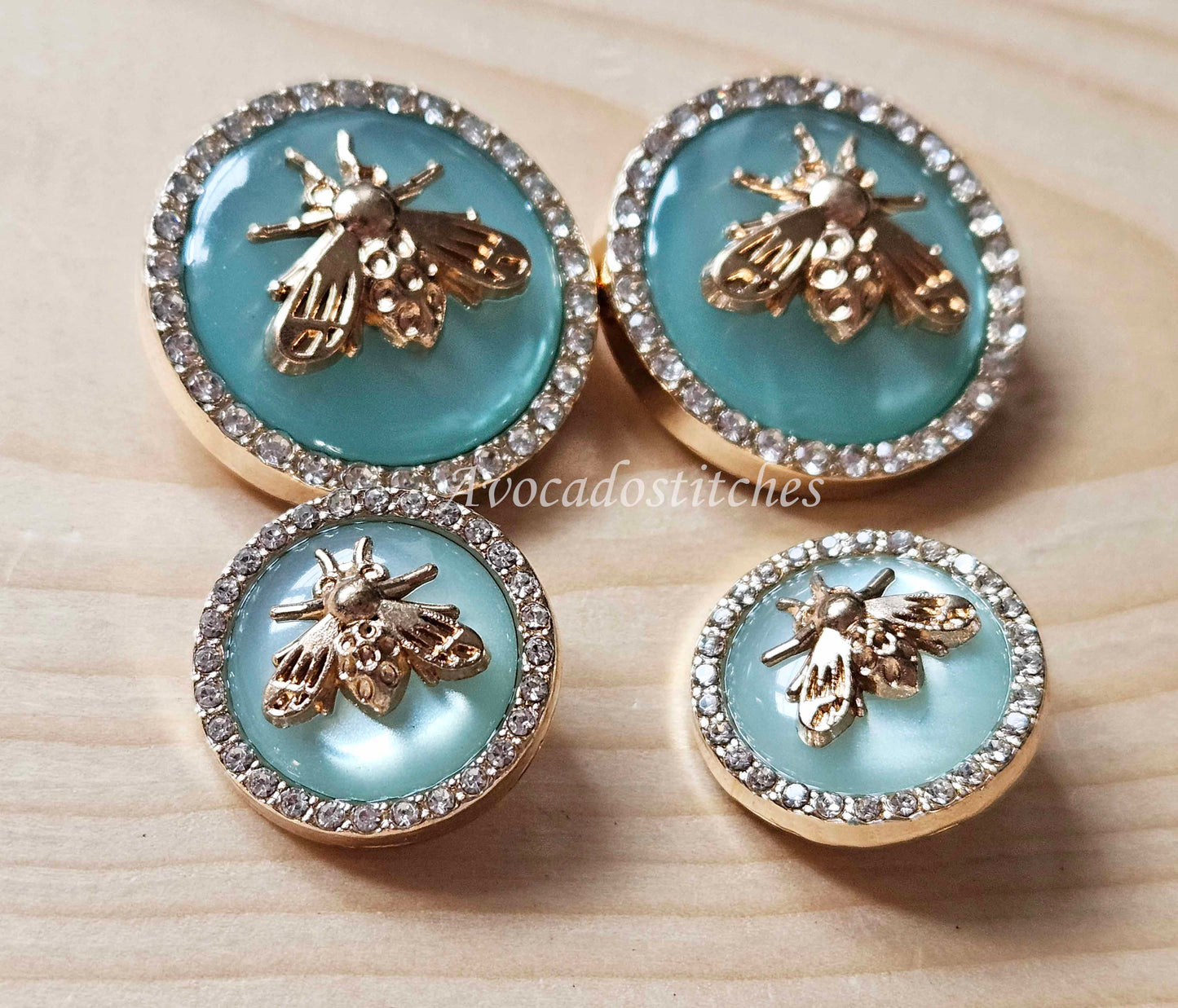 QUEEN BEE / 18-25mm / Set of 4 buttons / Metal Shank Buttons / Sewing Buttons