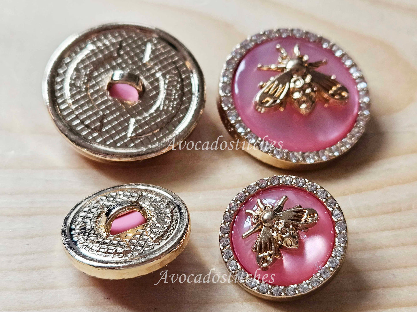 QUEEN BEE / 18-25mm / Set of 4 buttons / Metal Shank Buttons / Sewing Buttons