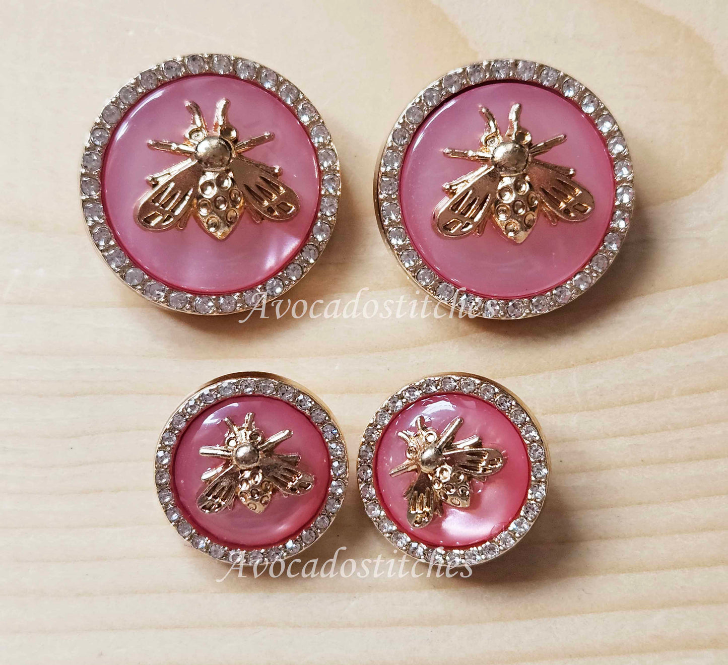 QUEEN BEE / 18-25mm / Set of 4 buttons / Metal Shank Buttons / Sewing Buttons