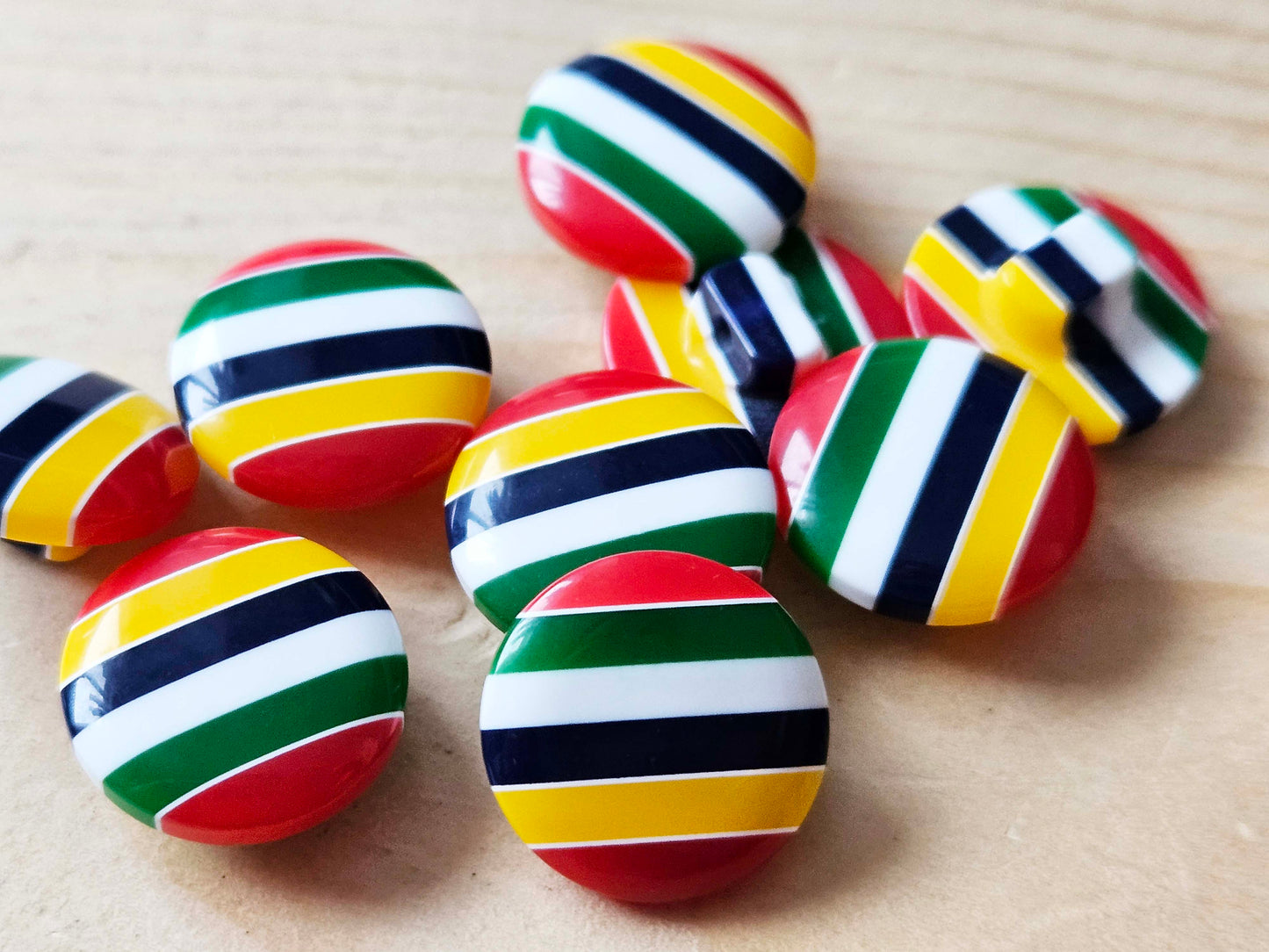 RAINBOW ZEBRA / 14 mm / Resin Buttons / Sewing Buttons