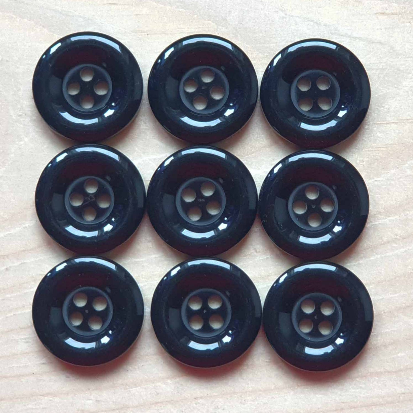 THICK EDGE RESIN BLACK / Resin Buttons / 15-18mm (Set of 8)