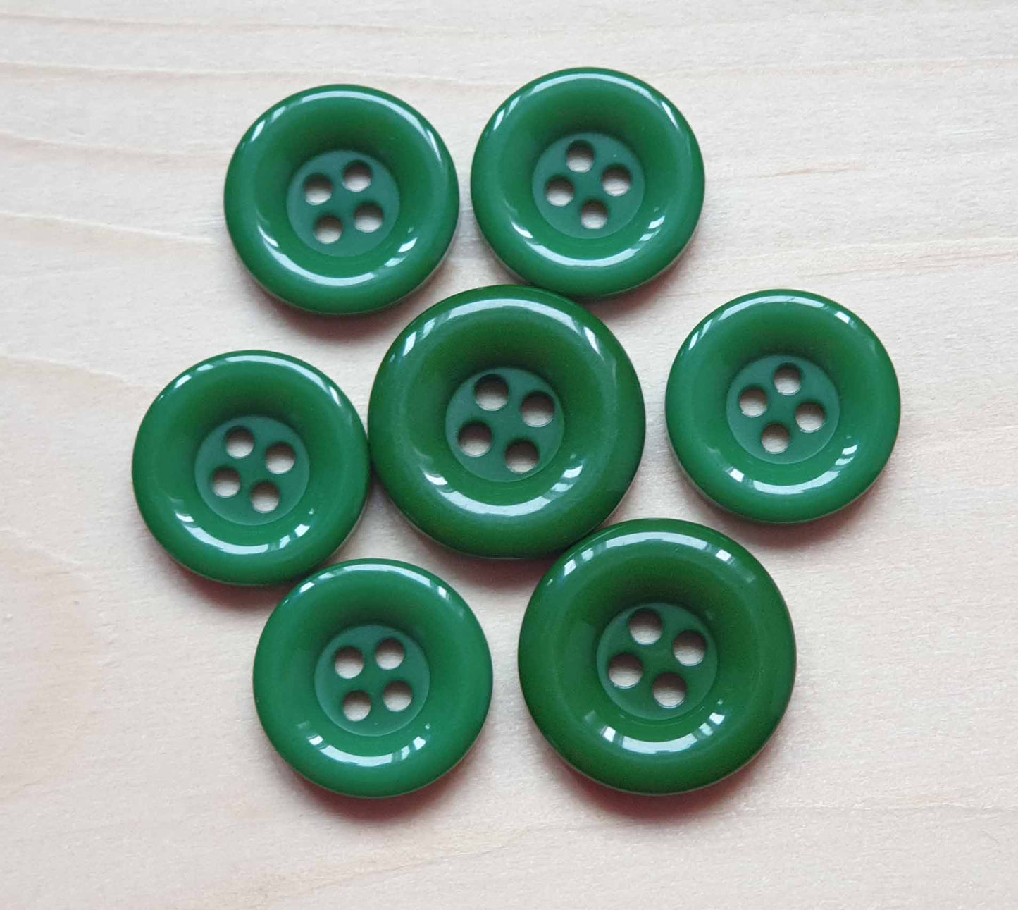 Clearance // THICK EDGE RESIN GREEN / 4-Hole Resin Buttons / 15mm 18mm (Set of 8)