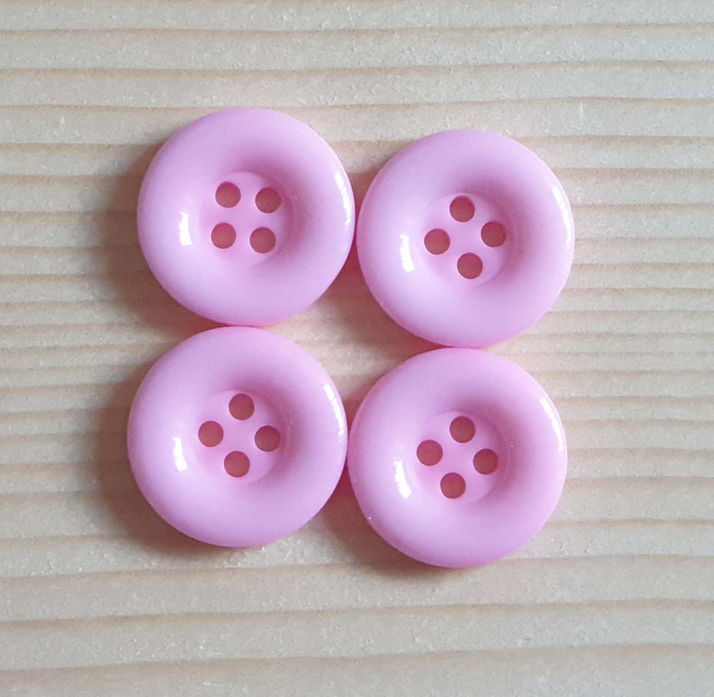 Clearance // THICK EDGE RESIN PINK / 4-Hole Resin Buttons / 15mm-1mm (Set of 8)