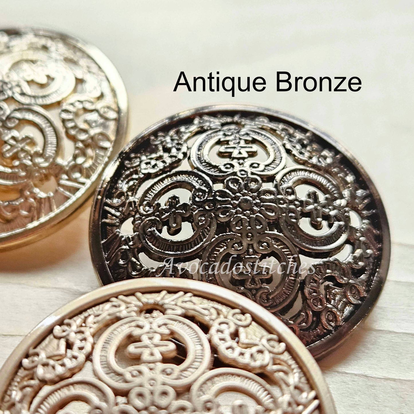 ROYAL SHANK / 15-27mm / 4 buttons / Metal Alloy Shank Buttons