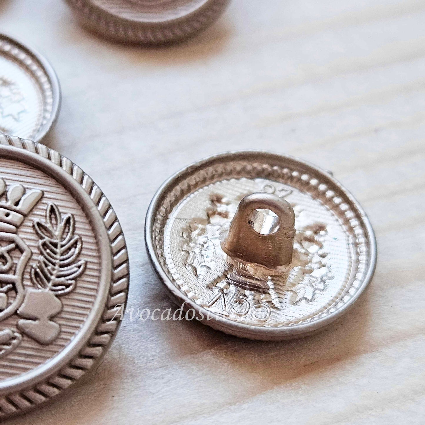 ROYAL WREATH SHANK - Light Gold / 15-20mm / Set of 4 buttons / Metal Alloy Shank Buttons