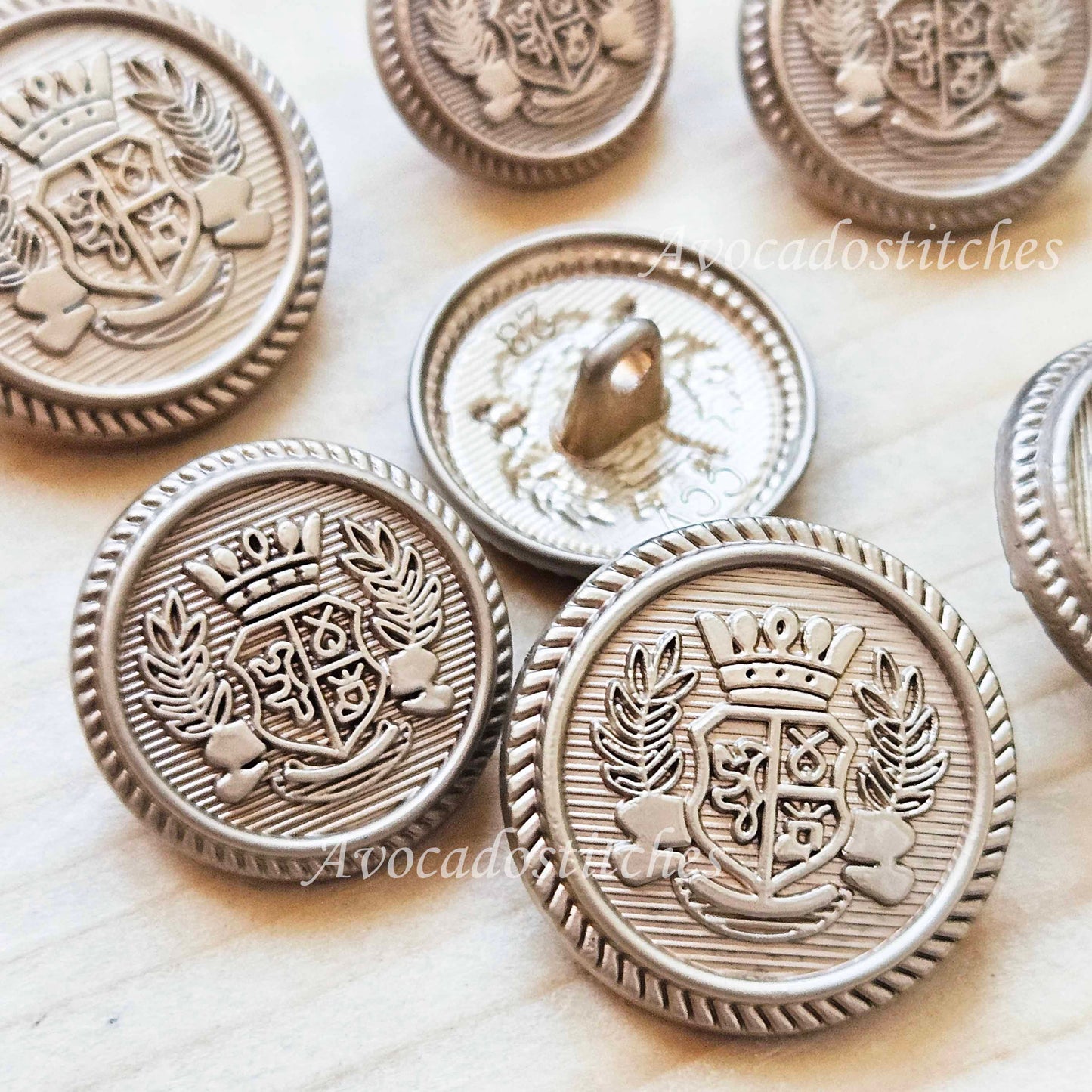 ROYAL WREATH SHANK - Light Gold / 15-20mm / Set of 4 buttons / Metal Alloy Shank Buttons