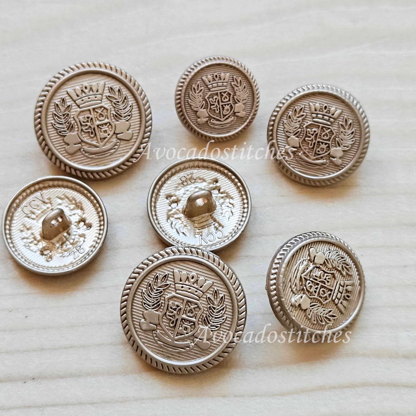 ROYAL WREATH SHANK - Light Gold / 15-20mm / Set of 4 buttons / Metal Alloy Shank Buttons