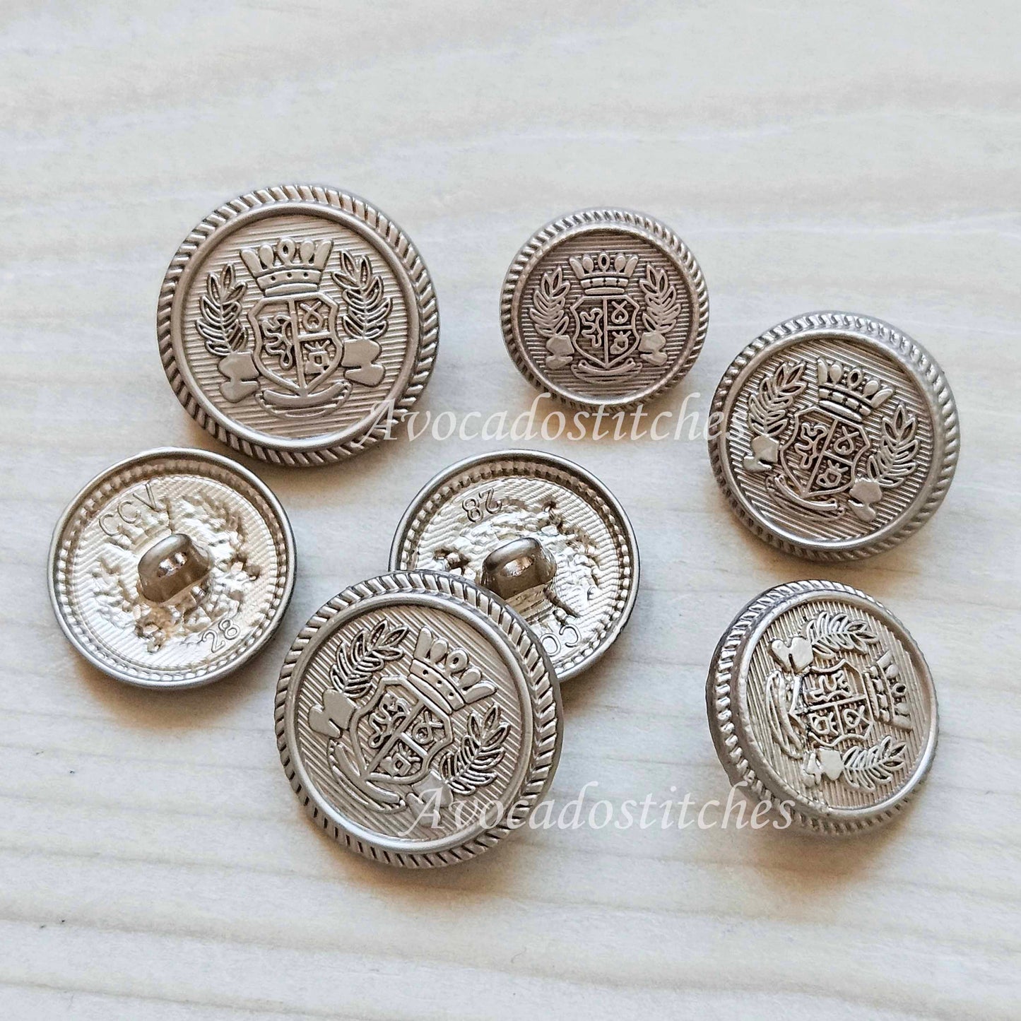 ROYAL WREATH SHANK - Light Gold / 15-20mm / Set of 4 buttons / Metal Alloy Shank Buttons