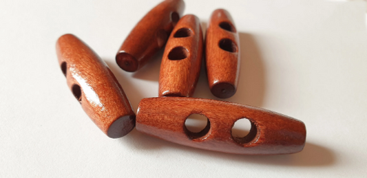 WOODEN TOGGLE Russet Brown / 40mm / Set of 6 buttons / Wooden Toggle Buttons / Sewing Buttons