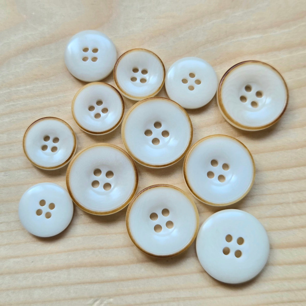 COROZO Rustic Ivory / Ivory 4-Hole Corozo Buttons / 15-20mm