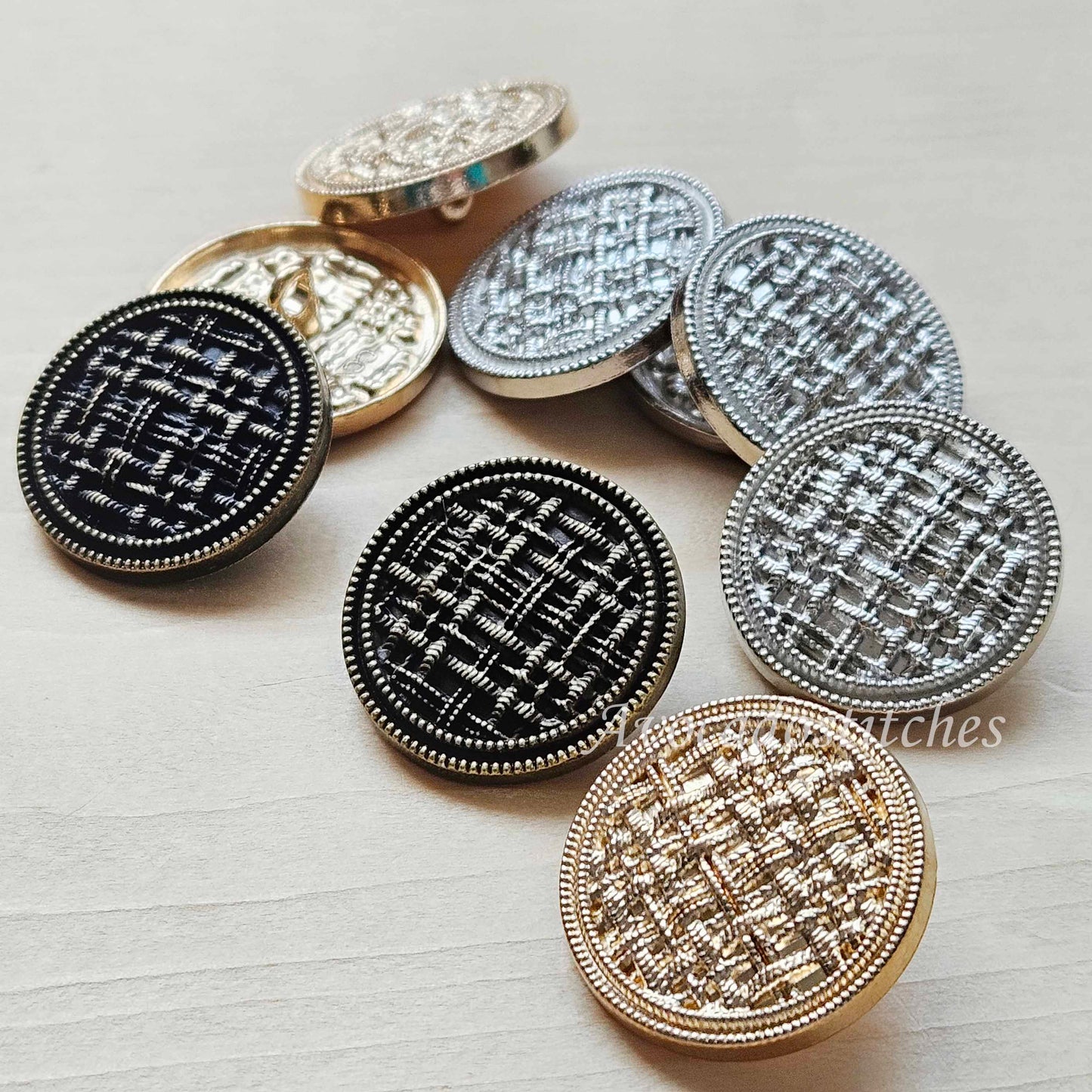 RUSTIC LUXE / 22mm - 6 buttons / Metal Alloy Shank Buttons