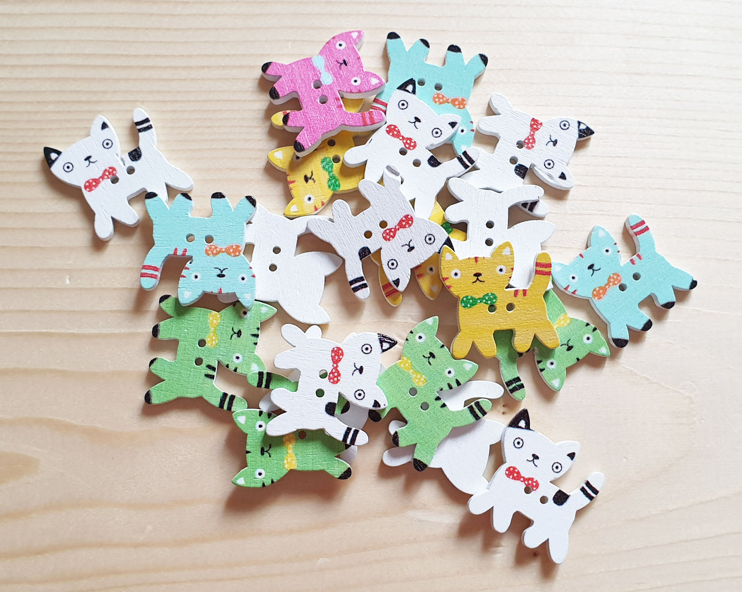 SILLY CAT / Wooden Buttons / 29x25mm (Set of 8)