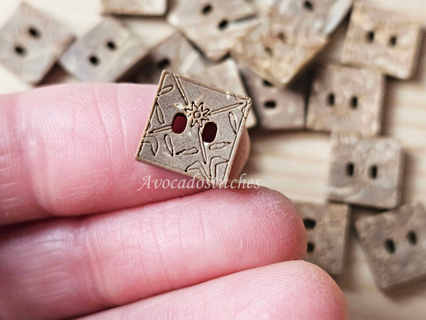 SQUARE FLORALS / 11*11mm / Set of 6 buttons / Coconut Buttons / Sewing Buttons