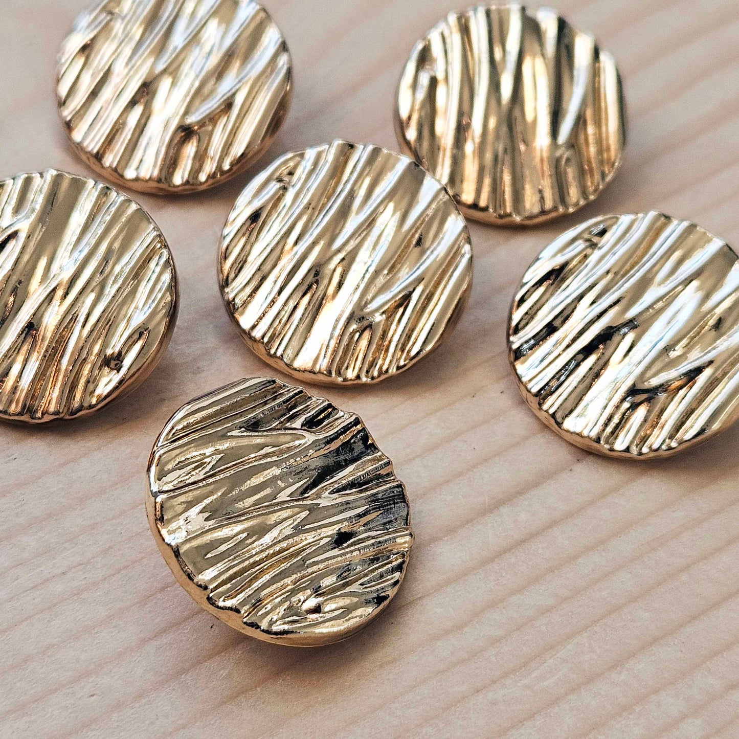 SEA WAVES SHANK - Light Gold / 25-30mm / Set of 4 buttons / Metal Alloy Shank Buttons / Sewing Buttons