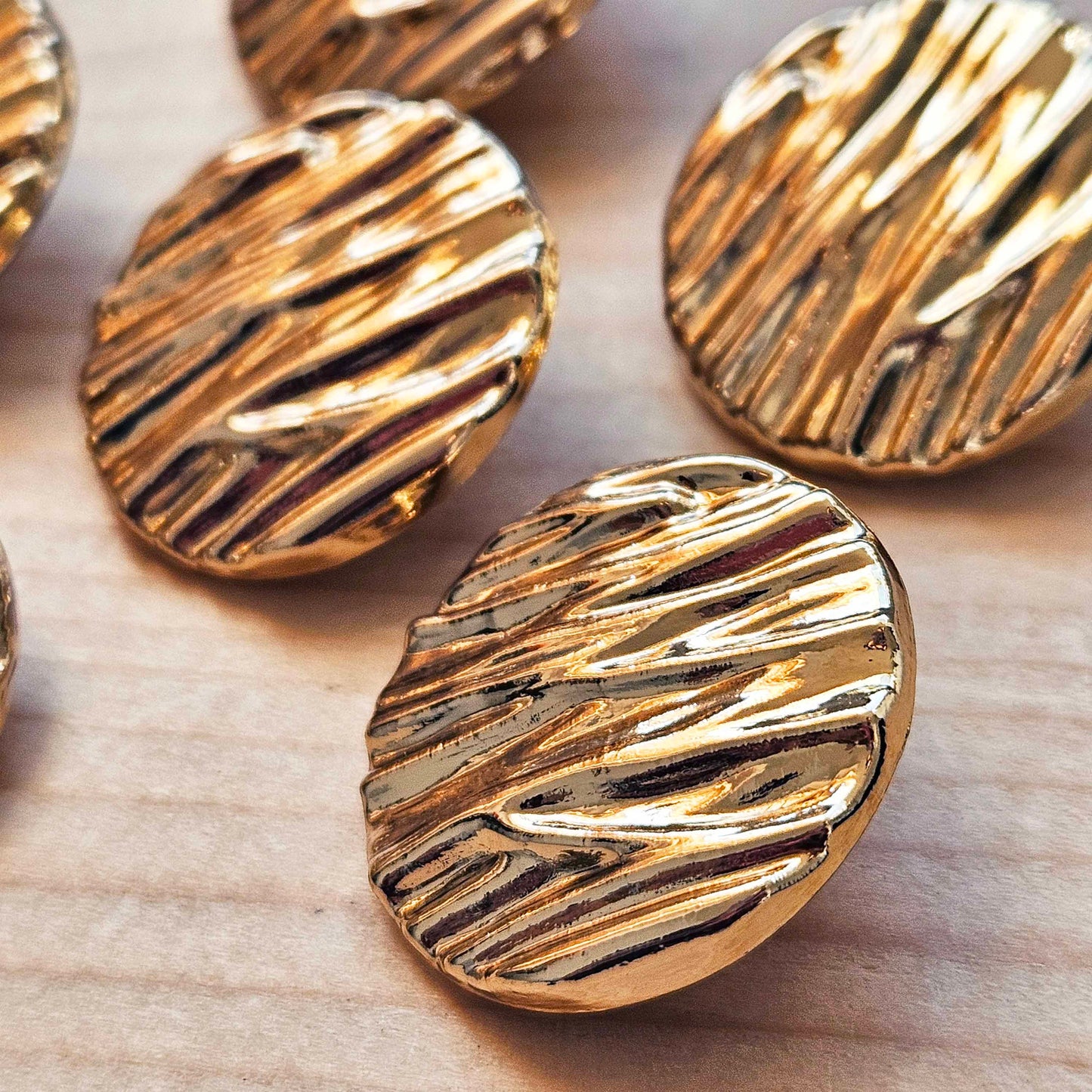 SEA WAVES SHANK - Light Gold / 25-30mm / Set of 4 buttons / Metal Alloy Shank Buttons / Sewing Buttons