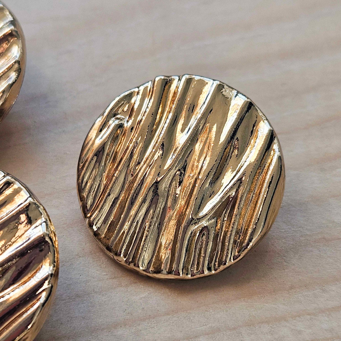 SEA WAVES SHANK - Light Gold / 25-30mm / Set of 4 buttons / Metal Alloy Shank Buttons / Sewing Buttons