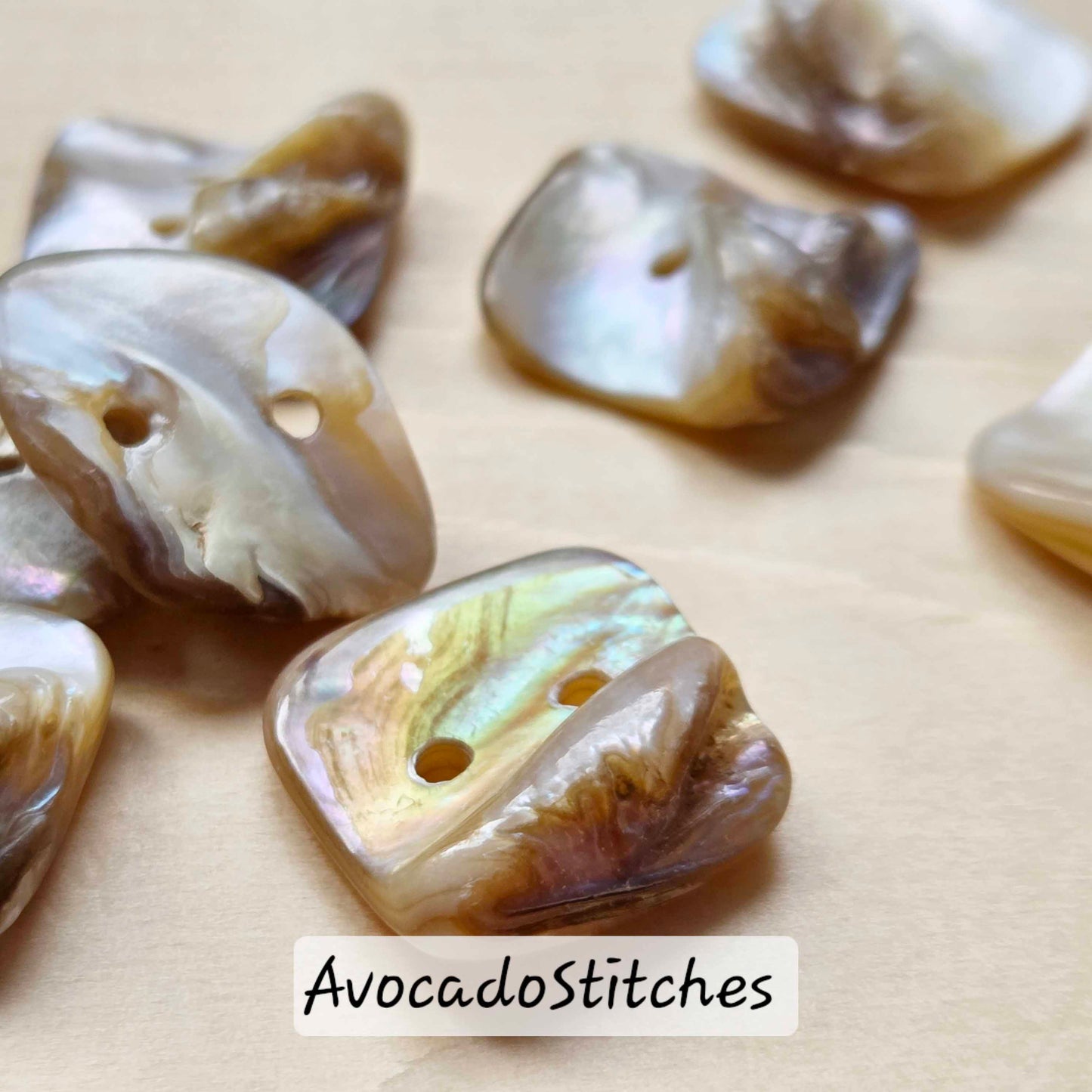 IRREGULAR PEAL Seashell / Set of 4 buttons / Seashell Buttons / Sewing Buttons