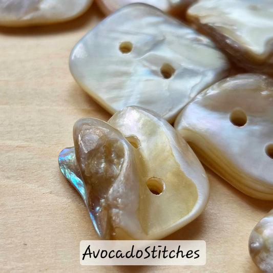 IRREGULAR PEAL Seashell / Set of 4 buttons / Seashell Buttons / Sewing Buttons