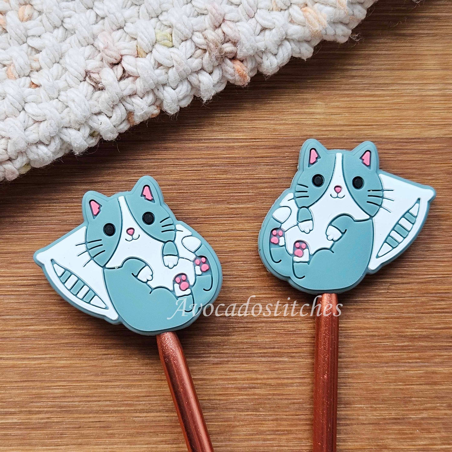 SLEEPY CAT Stitch Stoppers / 2 pieces / Knitting Needle Stoppers / Point Protection / Notions