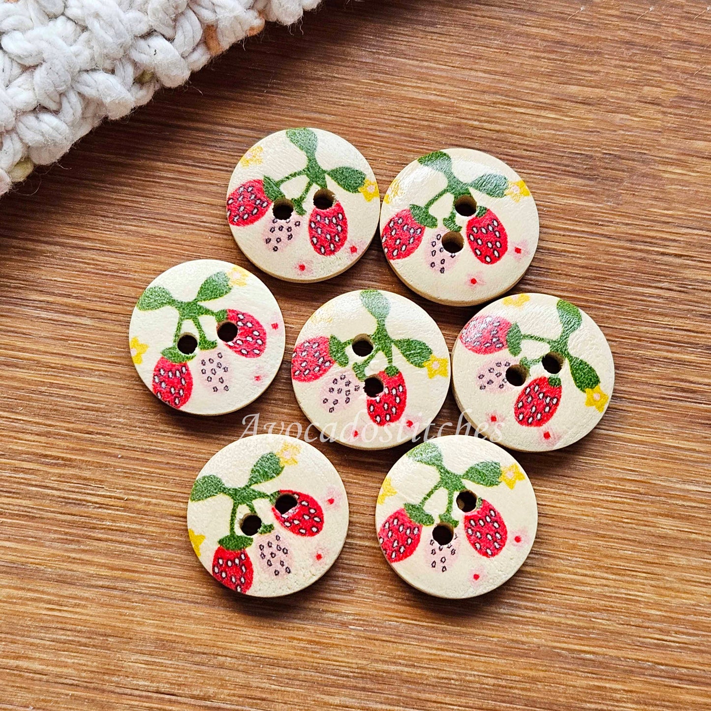 STRAWBERRIES / 15mm / Set of 8 buttons / Wooden Buttons / Sewing Buttons