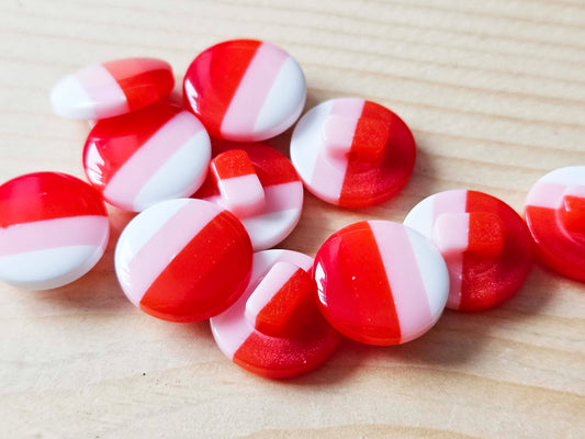 STRAWBERRY SUNDAE SHANK RESIN / 14mm / Set of 8 buttons / Resin Buttons / Sewing Buttons