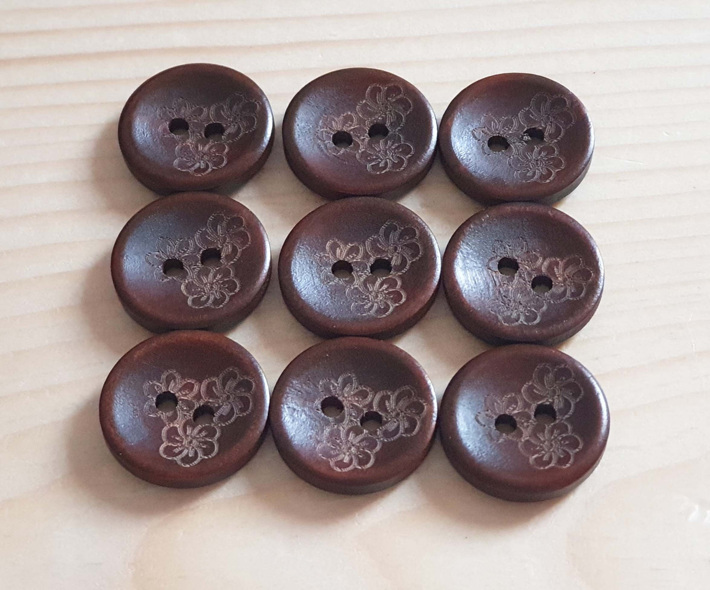 AvoDesigns THE THREE SISTERS / Brown 2-Hole Wooden Buttons / 20mm (Set of 6)