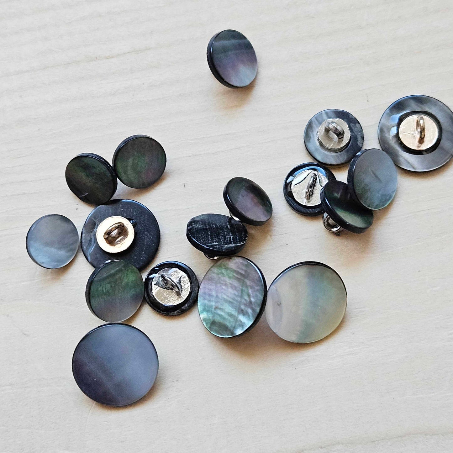 GREY SEASHELL SHANK / 10-15mm / Set of 4 buttons / Seashell Metal Shank Buttons / Small Shell Buttons / Sewing Buttons