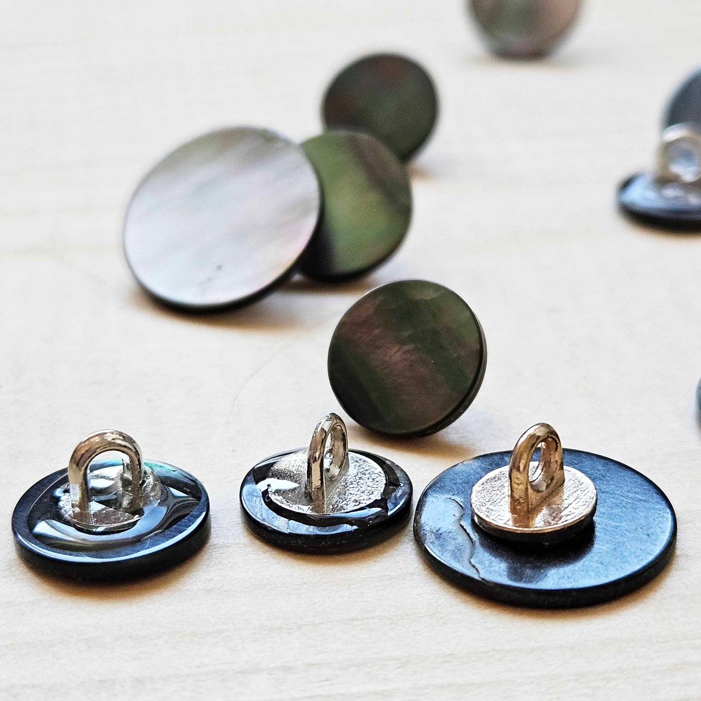 GREY SEASHELL SHANK / 10-15mm / Set of 4 buttons / Seashell Metal Shank Buttons / Small Shell Buttons / Sewing Buttons