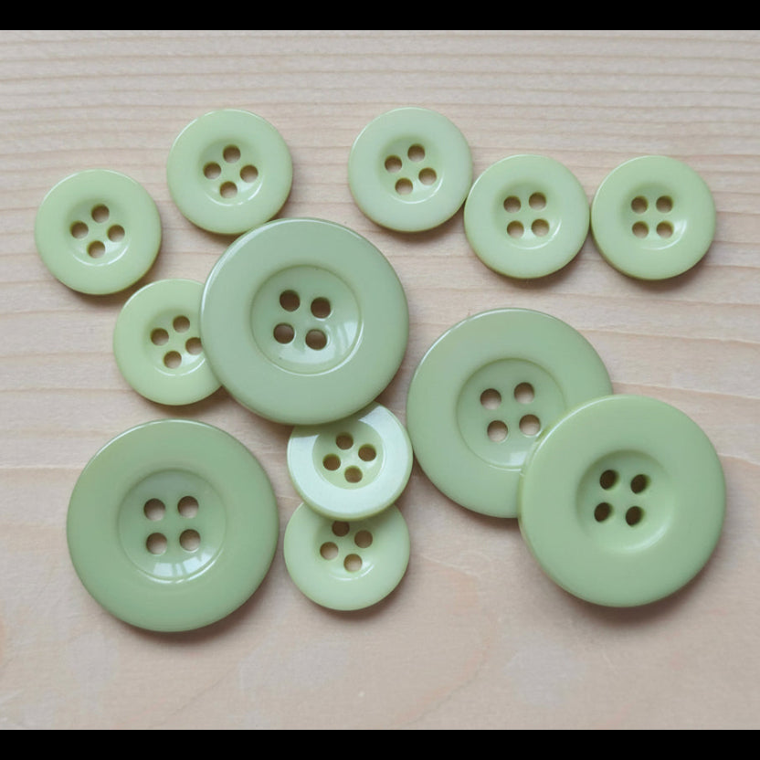 Clearance // THICK FLAT EDGE SAGE GREEN / Resin Buttons / 15-25mm