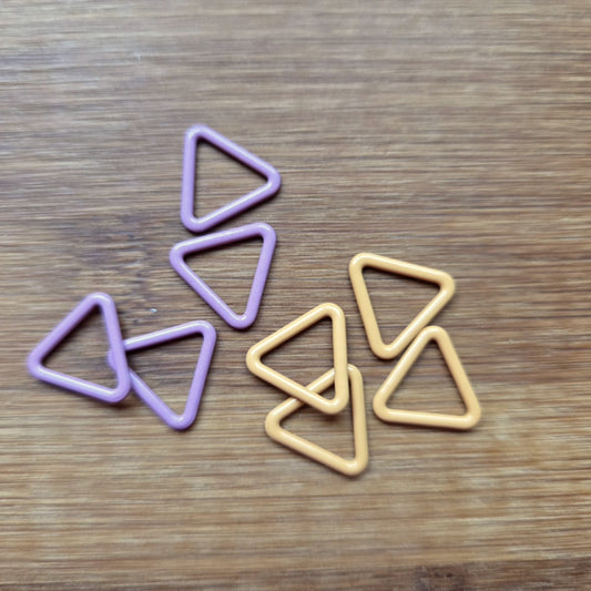 TINY TRIANGLES Stitch Markers / 8 pcs / Snag Free / Knitting Crochet Notions