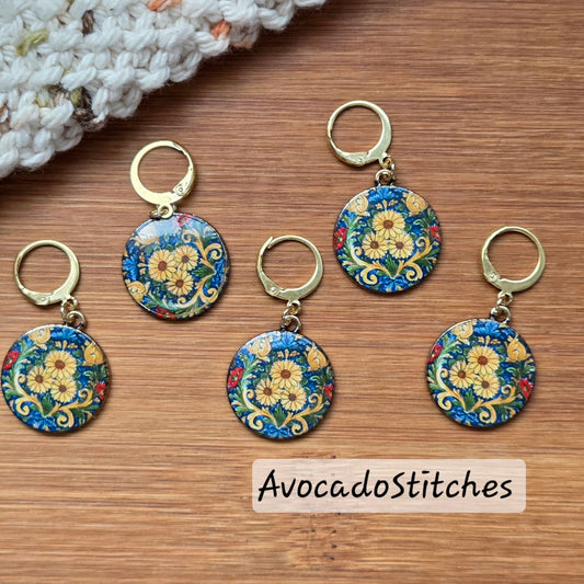 VINTAGE CHAPEL FLORALS - 5 pieces / Knitting Crochet Stitch Markers / Notions