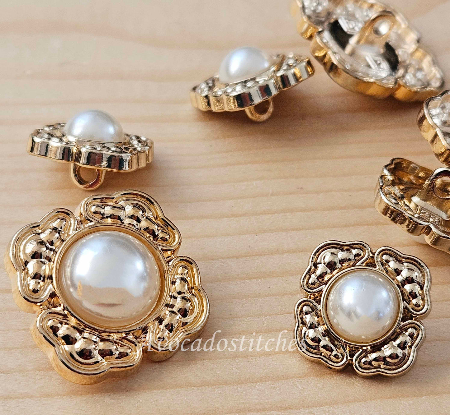 WHITE PEARL RHOMBUS Golden Shank / 18- 25mm / 4 buttons / Metal Alloy Imitation Pearl Metal Shank Buttons