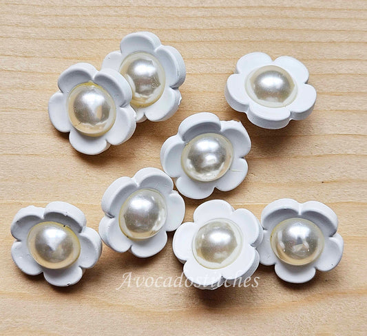 SNOW PETALS SHANK / Imitation Pearl Plastic Shank Buttons / 17.5mm (Set of 10)