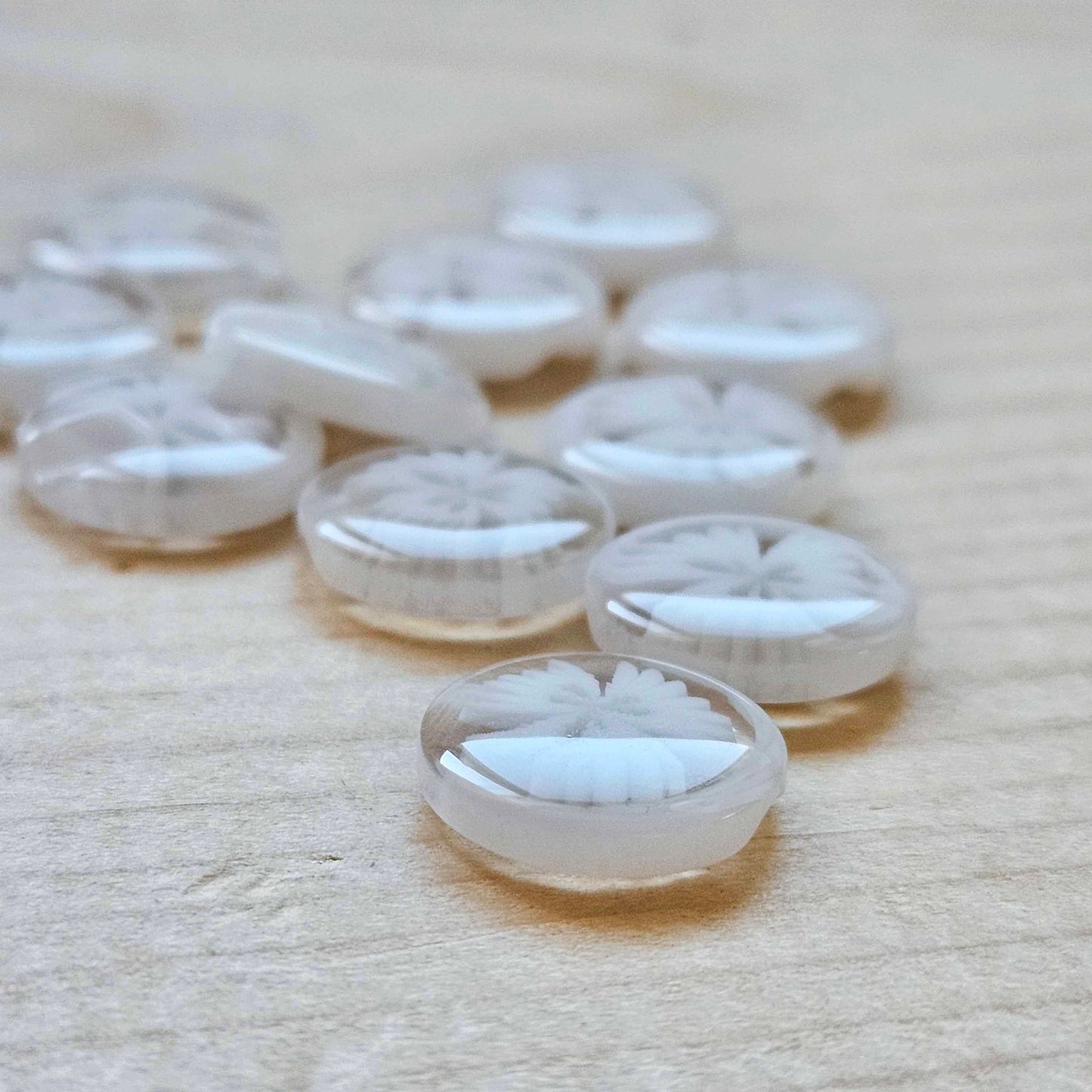 WHITE DAISY / 14mm - 6 buttons / Kid Child Resin Buttons / Sewing Buttons