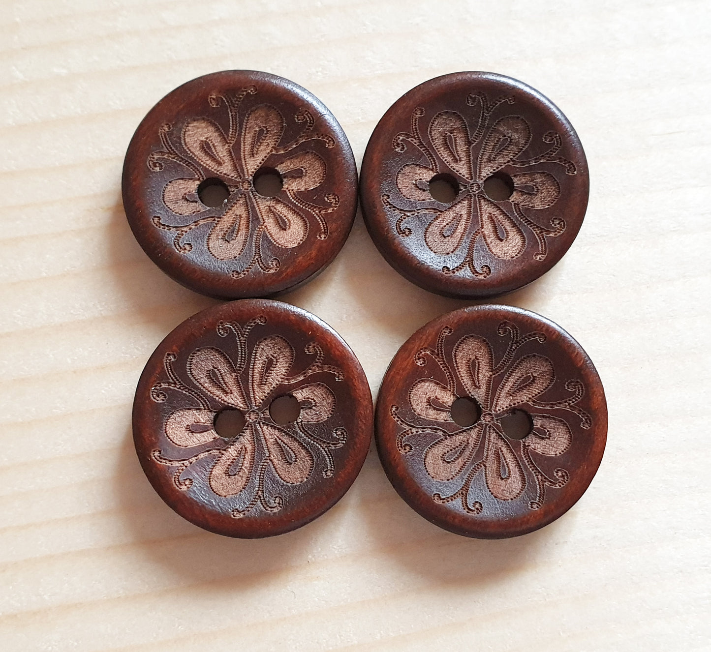 AvoDesigns SWIRLING DAISY / 20mm - 6 buttons / Wooden Buttons / Sewing Buttons