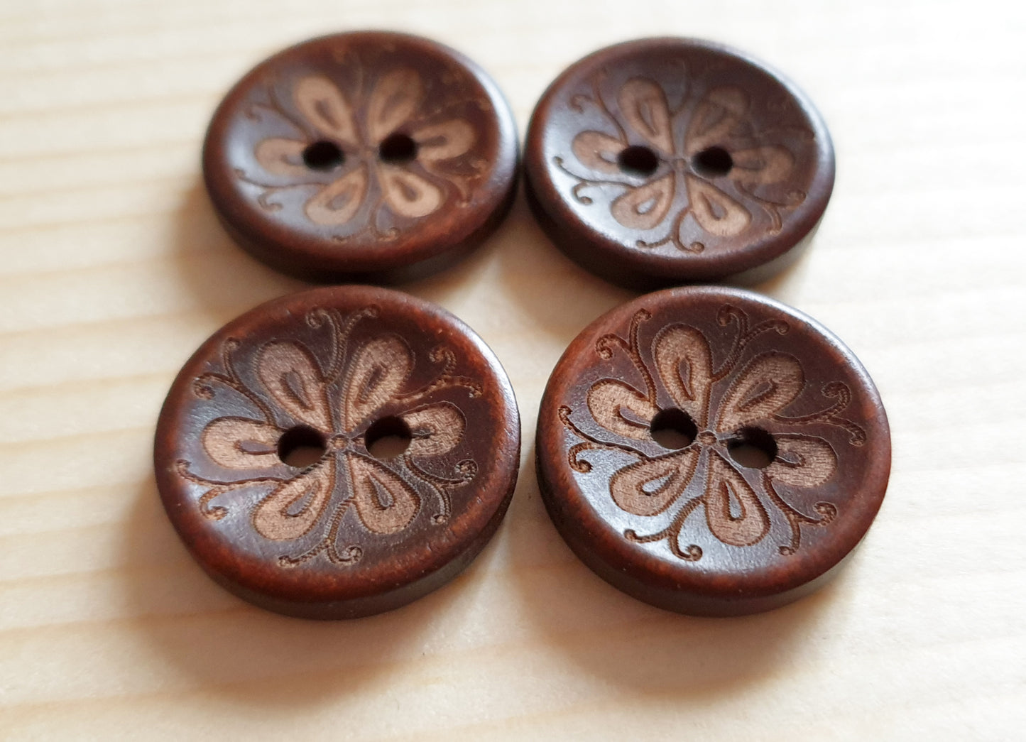 AvoDesigns SWIRLING DAISY / 20mm - 6 buttons / Wooden Buttons / Sewing Buttons