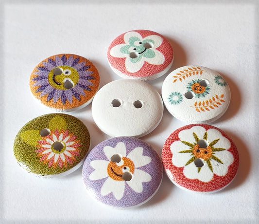 HAPPY FLOWERS / 15mm - 8 buttons / Wooden Buttons / Sewing Buttons
