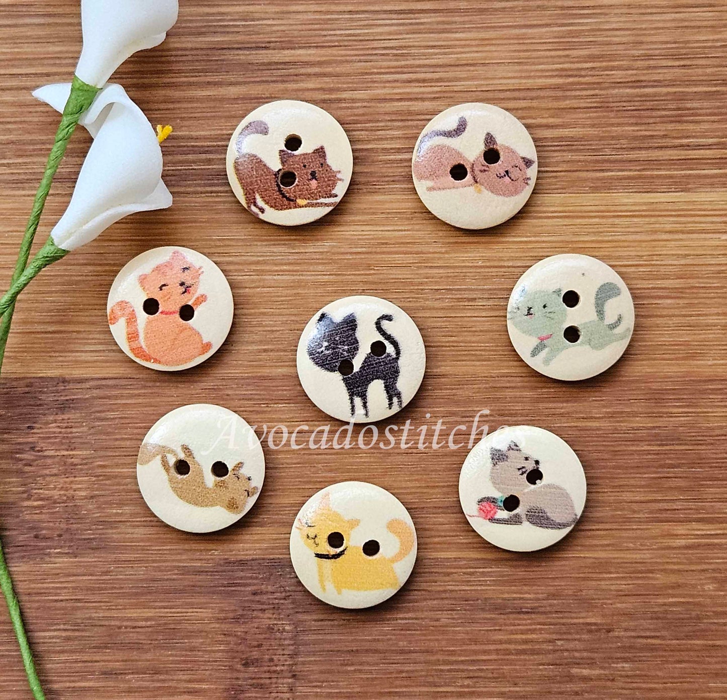 PLAYFUL CATS / 15mm - 6 buttons / Wooden Buttons / Sewing Buttons