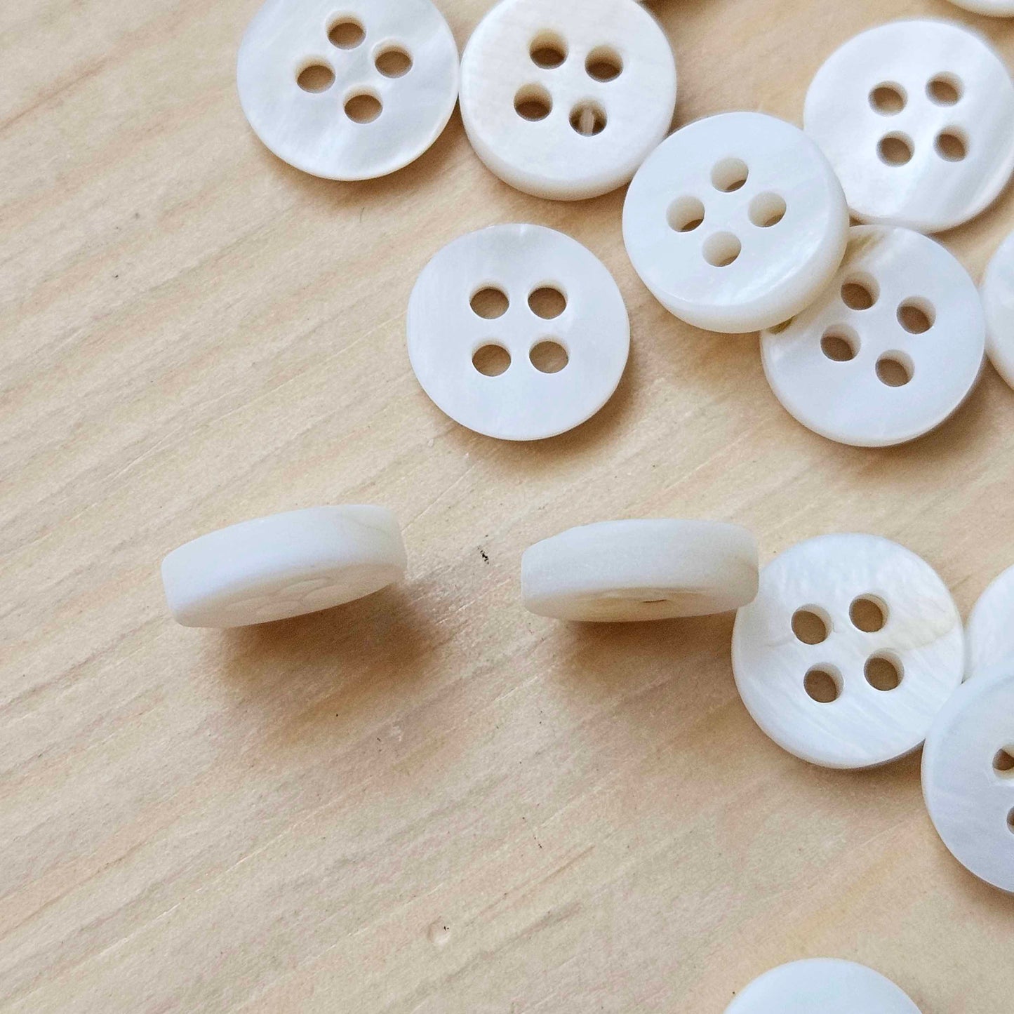 4-HOLE WHITE Seashell Buttons / 10mm - 6 buttons / MOP Shell Buttons / Sewing Buttons