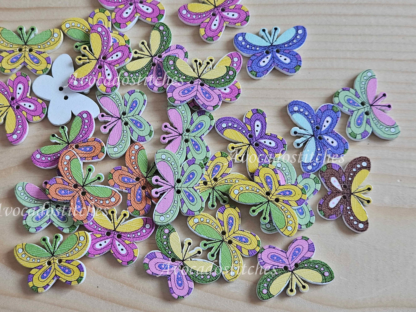 SWALLOWTAIL BUTTERFLY / 20*25mm / 8 buttons / Wooden Buttons / Sewing Buttons