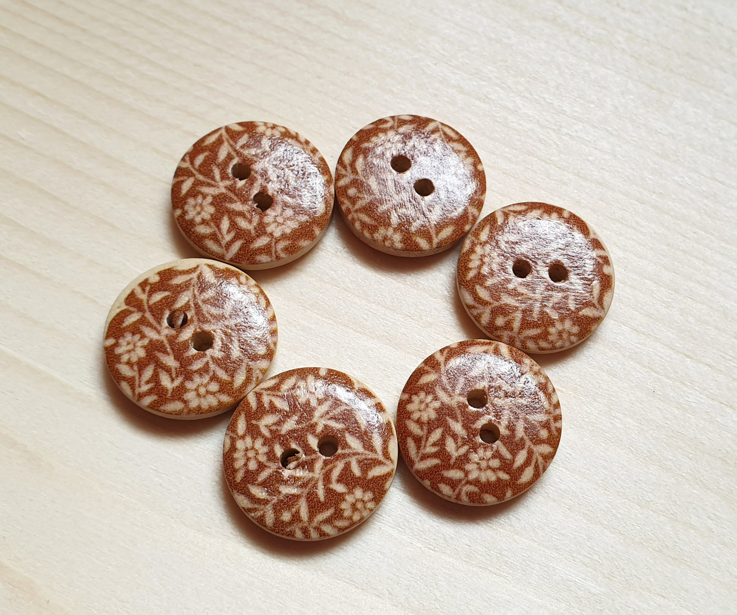 BROWN DAISIES / 18mm - 6 buttons / Wooden Buttons / Sewing Buttons