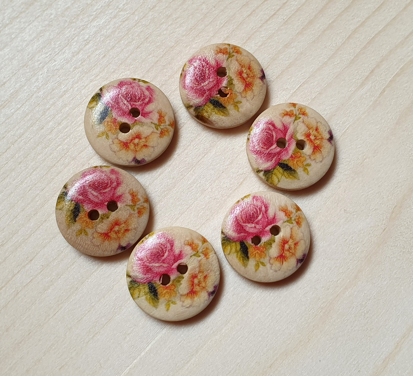 PINK WHITE FLORALS / 18mm / Set of 6 buttons / Wooden Buttons / Sewing Buttons