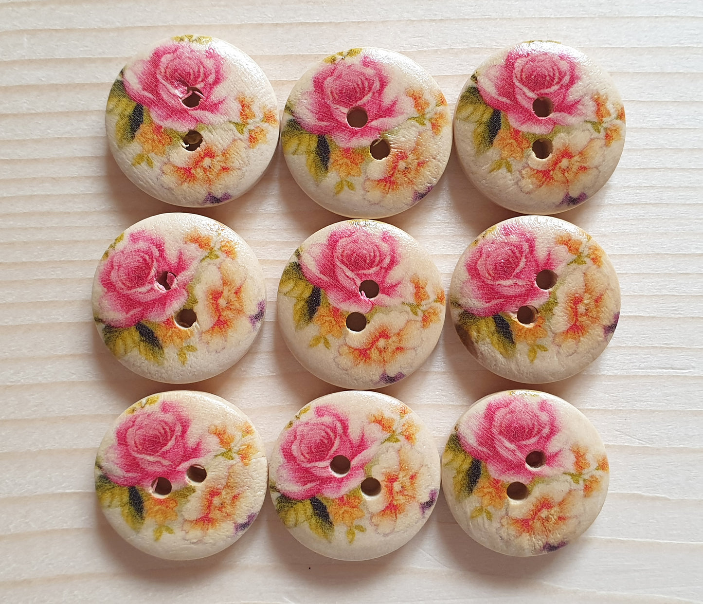 PINK WHITE FLORALS / 18mm / Set of 6 buttons / Wooden Buttons / Sewing Buttons