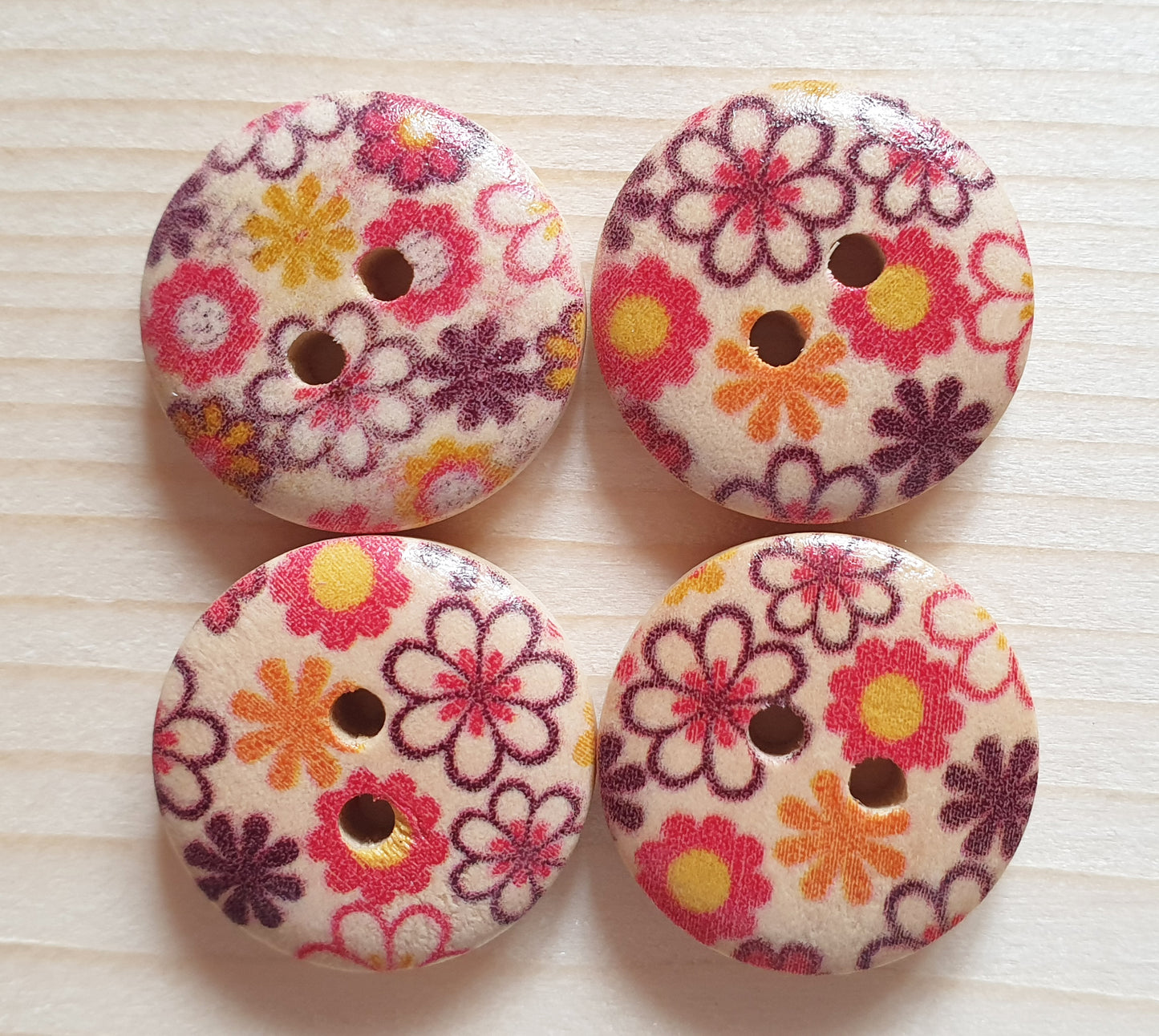 BABY FLOWERS / 18mm - 6 buttons / Wooden Buttons / Sewing Buttons