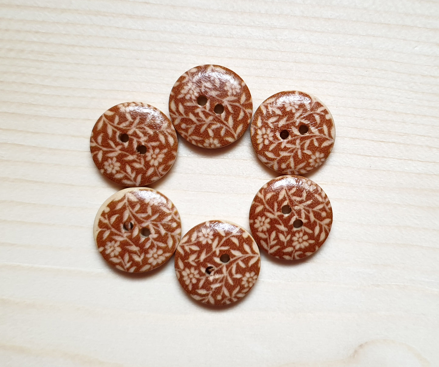 BROWN DAISIES / 18mm - 6 buttons / Wooden Buttons / Sewing Buttons