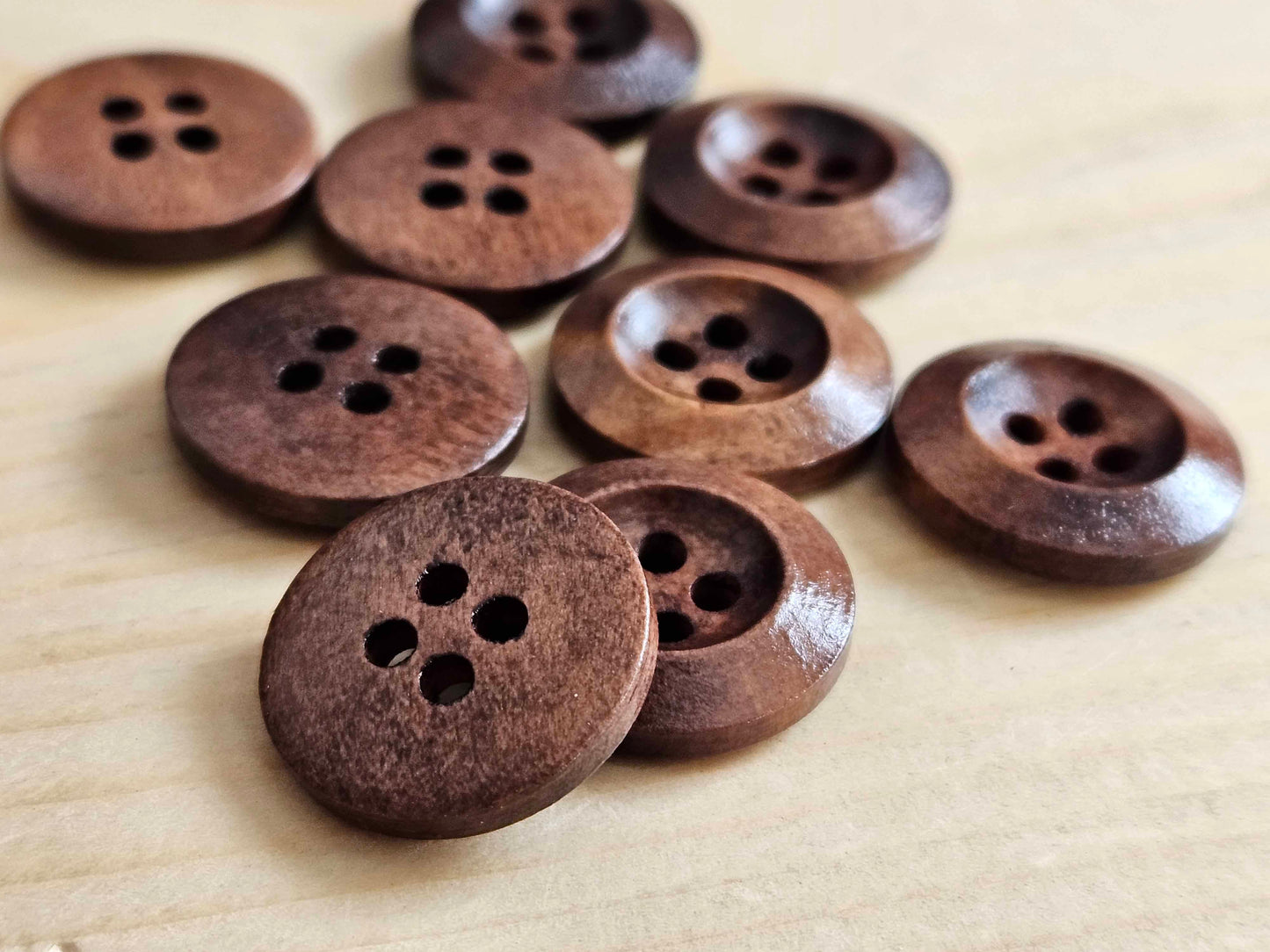 Clearance // WEDGE EDGE / Chocolate Brown 4-Hole Wooden Buttons / 18-25mm (Set of 8)